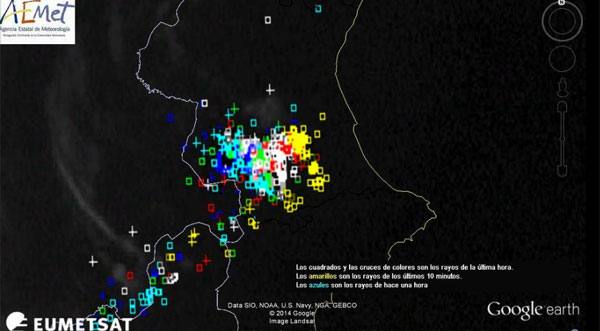 A las 20:47 la Agencia de Meteorología ya capta estos impactos de rayo alrededor de la Ribera.