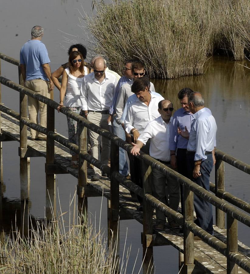 Reunión de los regantes con Císcar en el Parque Natural de El Hondo