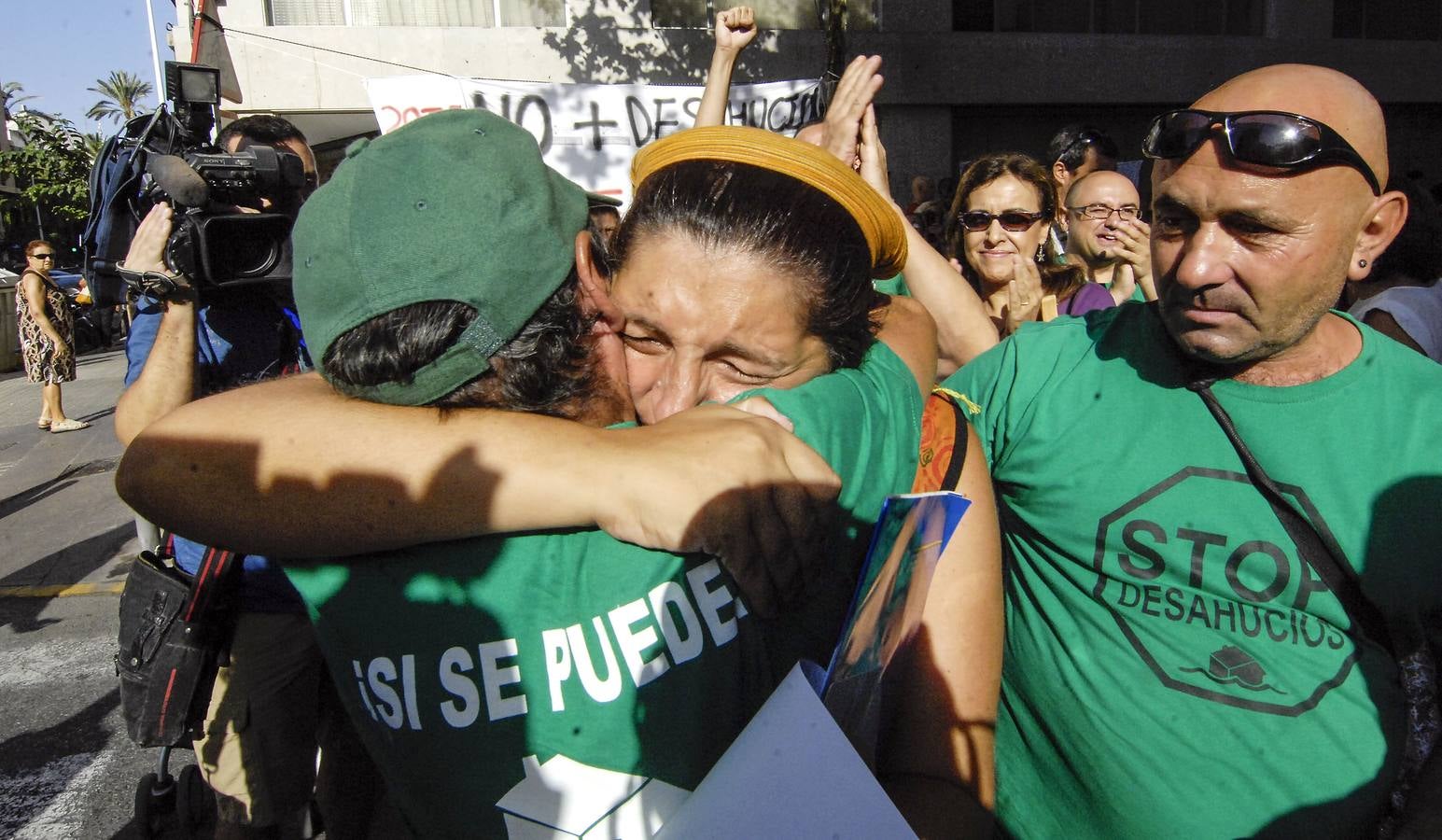 Aplazan tres meses el desahucio de una mujer en Elche