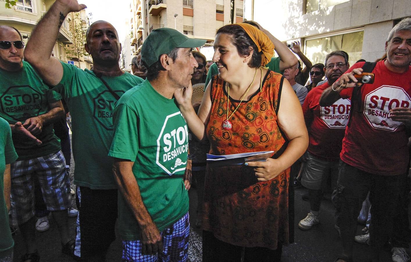 Aplazan tres meses el desahucio de una mujer en Elche