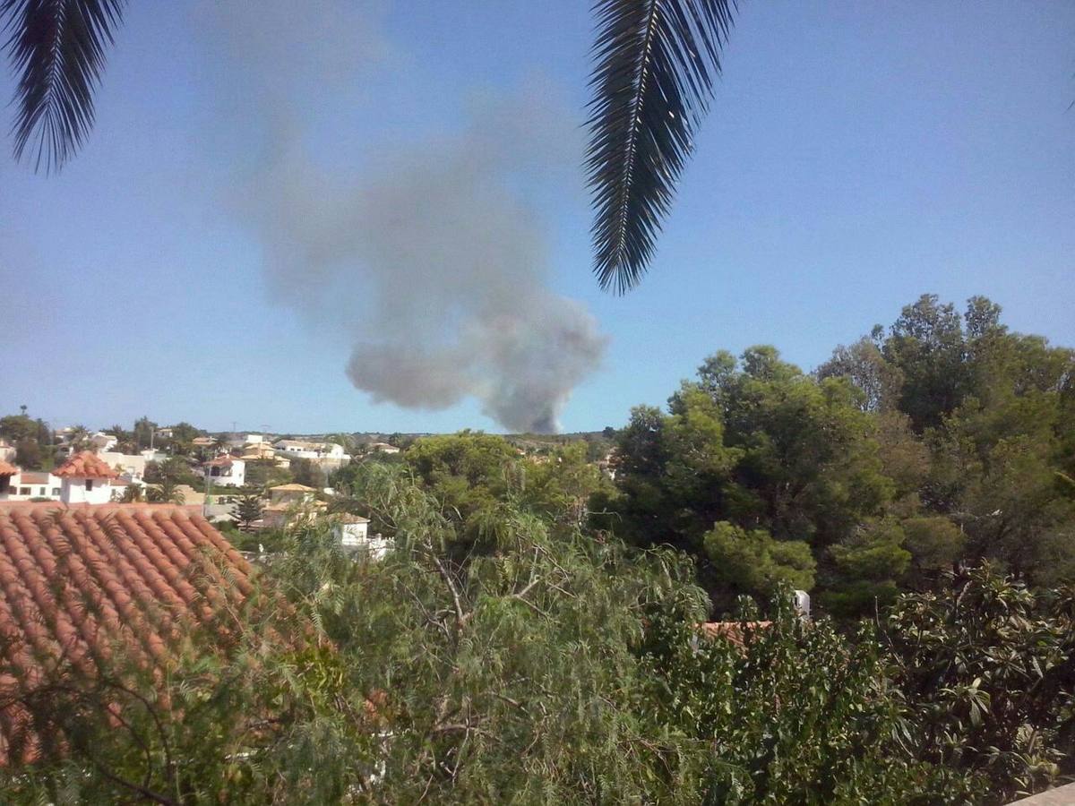 Un incendio en Xàbia y Dénia quema el Montgó y obliga a desalojar casas