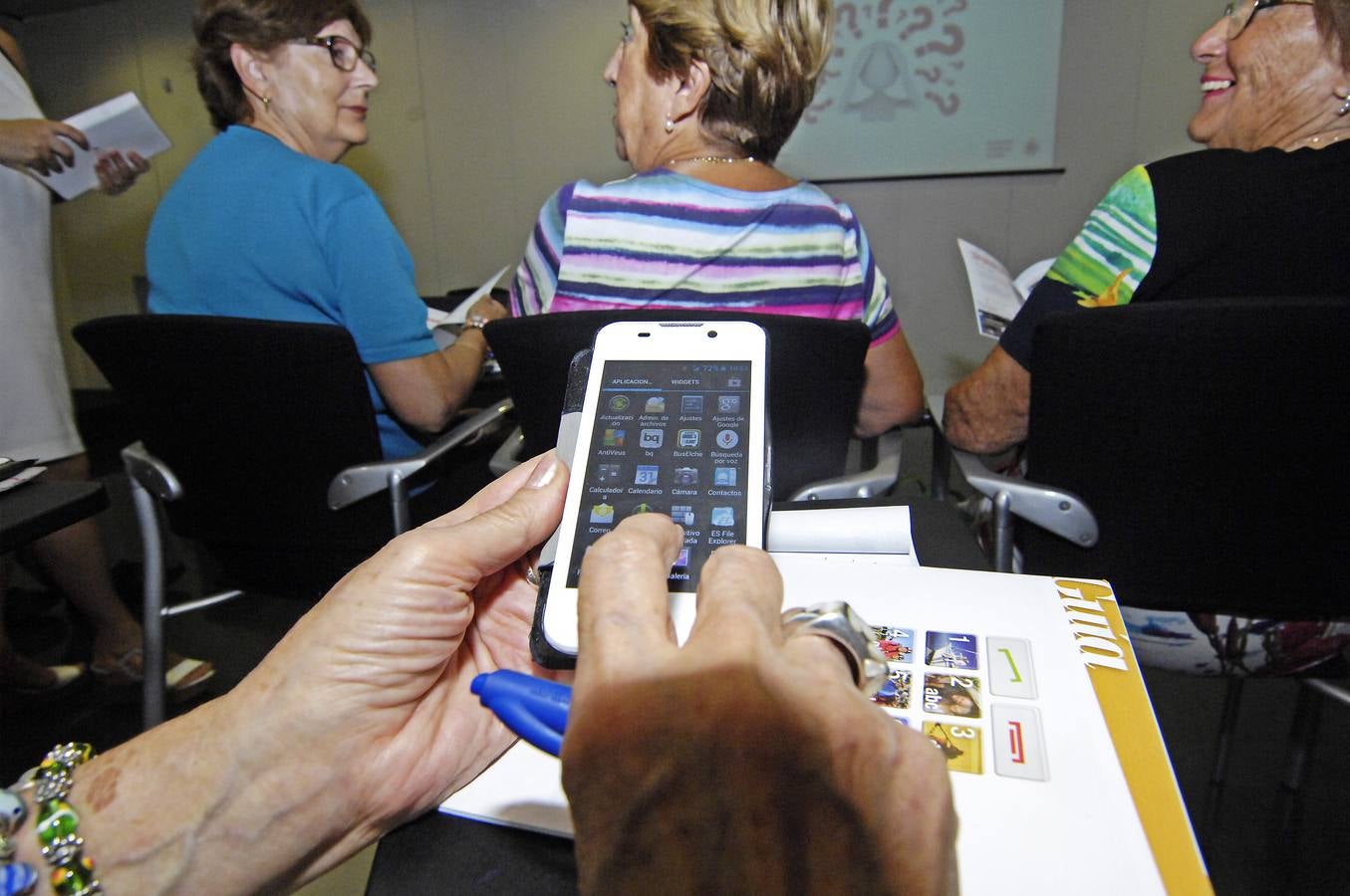 Curso de &#039;smartphones&#039; para personas mayores