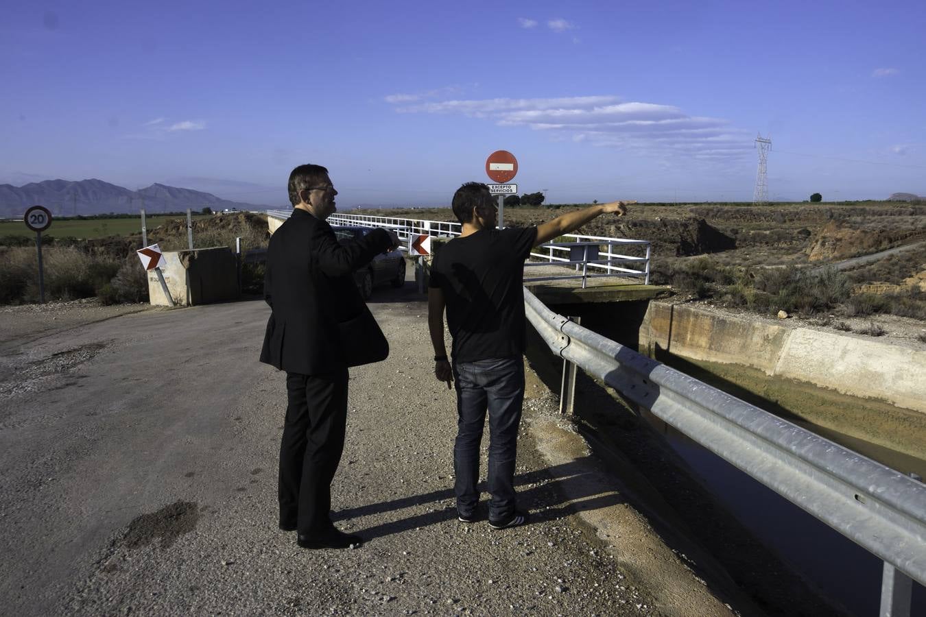 Ximo Puig visita los terrenos del futuro macrovertedero en Albatera