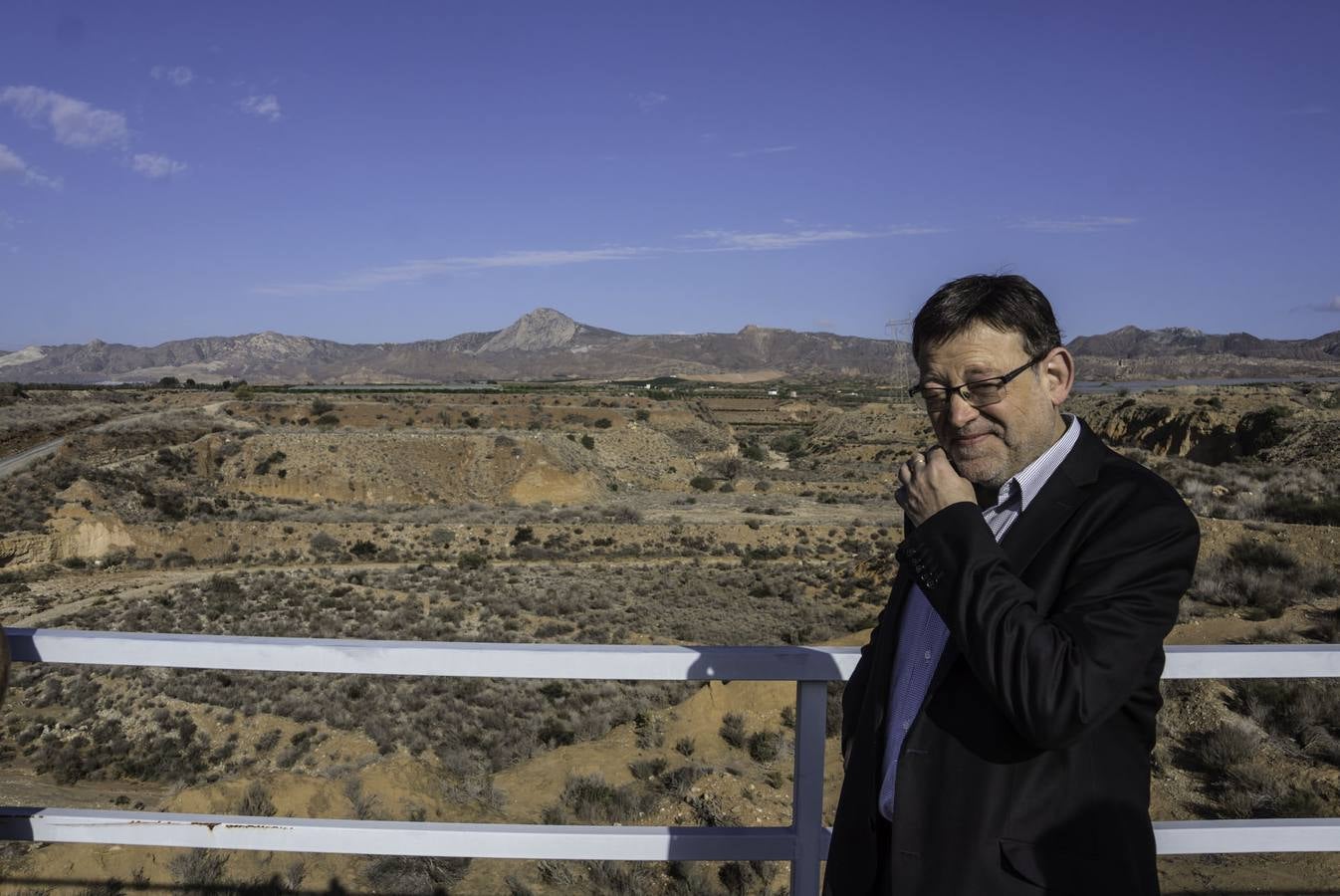 Ximo Puig visita los terrenos del futuro macrovertedero en Albatera