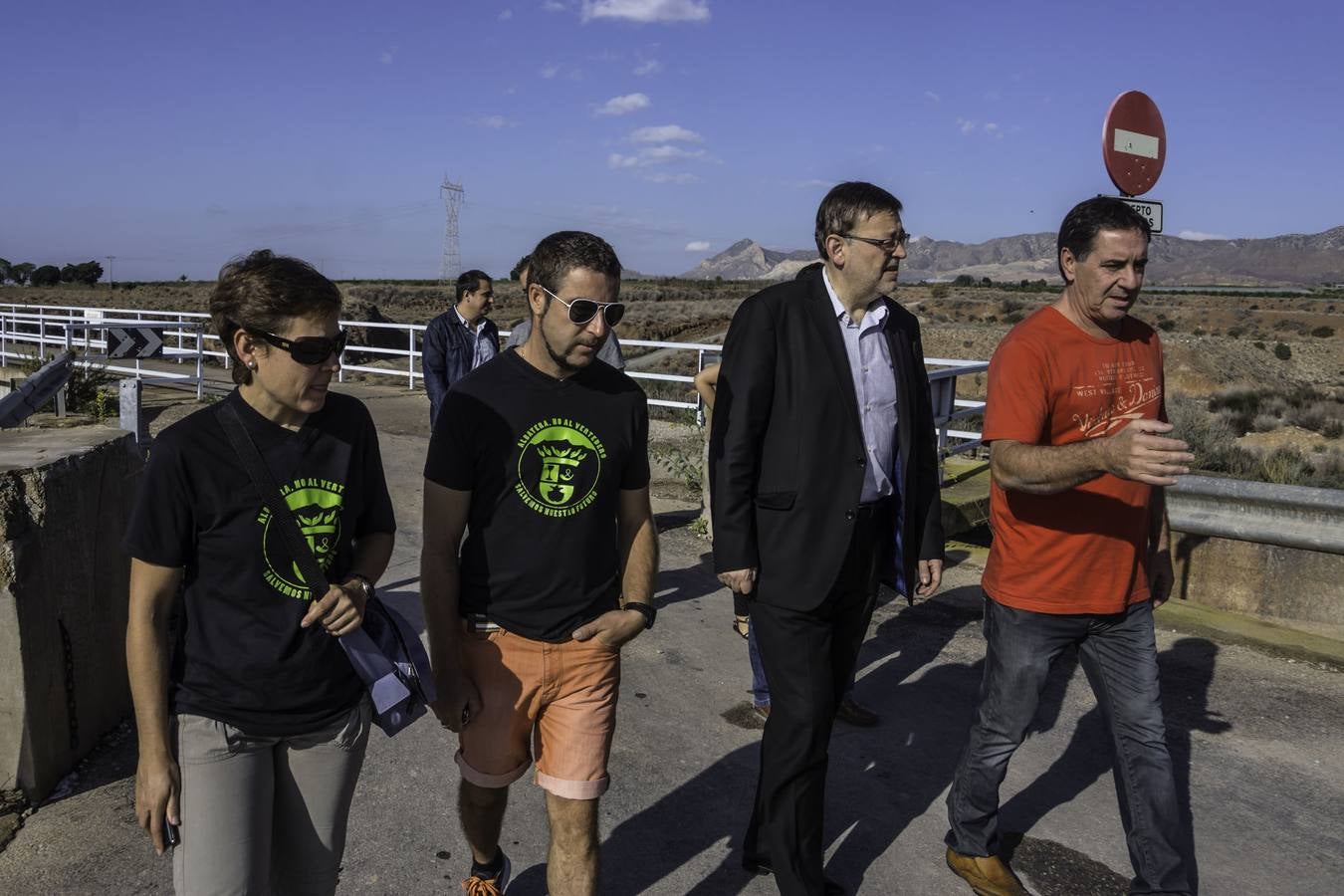 Ximo Puig visita los terrenos del futuro macrovertedero en Albatera