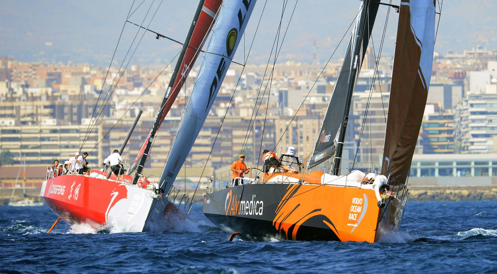 Vistosa regata costera y gran ambiente en Alicante para calentar la Volvo Ocean Race