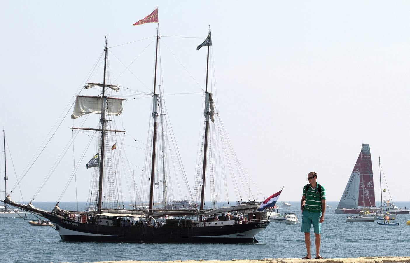 Vistosa regata costera y gran ambiente en Alicante para calentar la Volvo Ocean Race