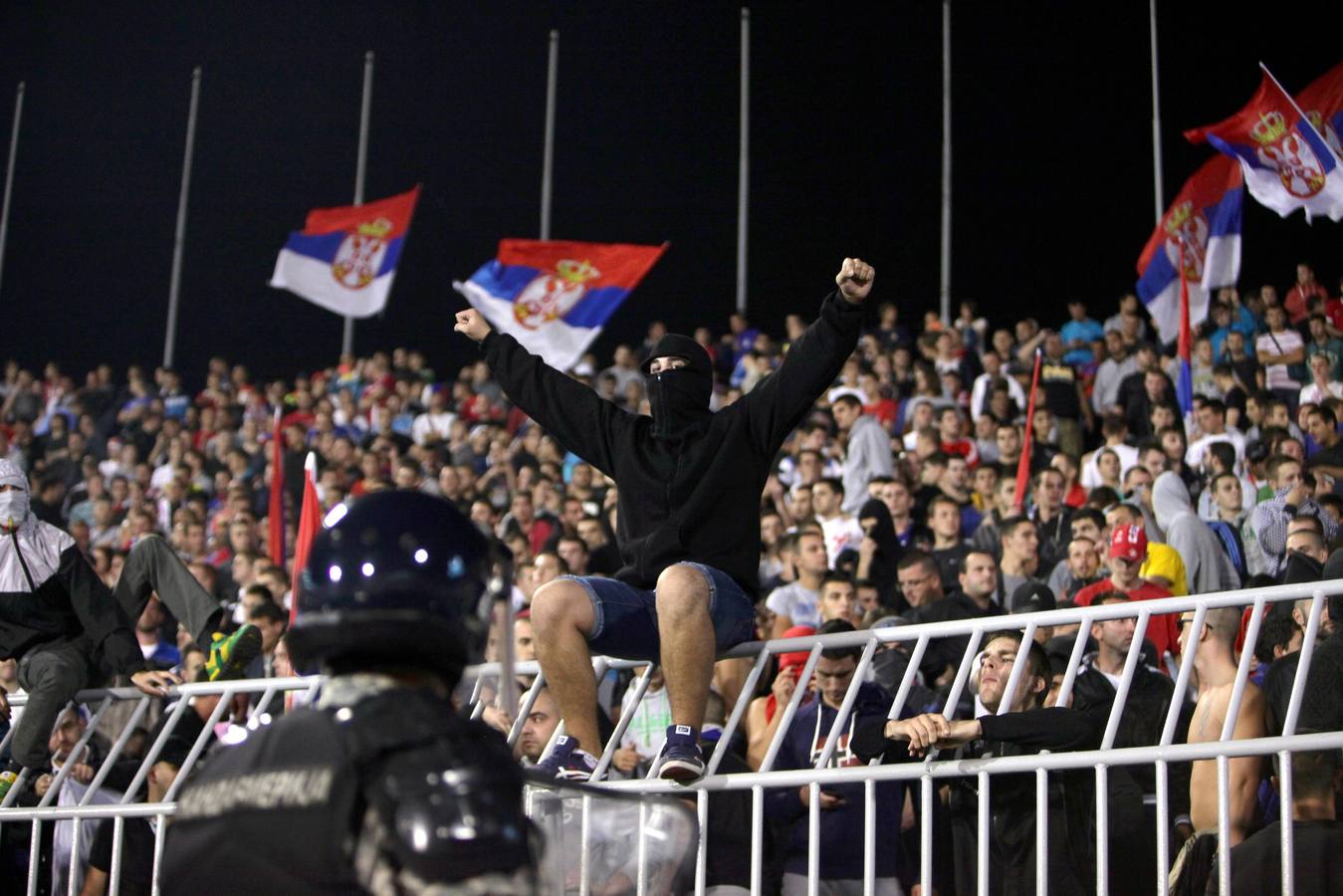 Suspendido el Serbia-Albania por graves altercados