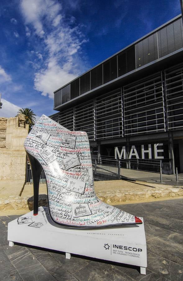 Los zapatos gigantes de Elche