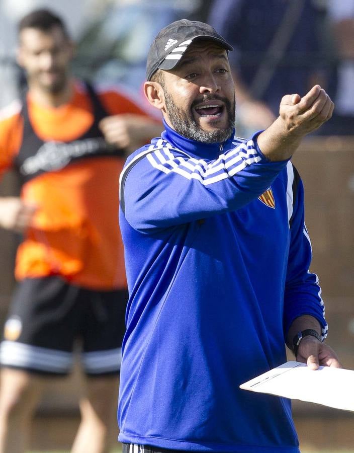 Nuno prueba a Alcácer, Rodrigo y Negredo juntos