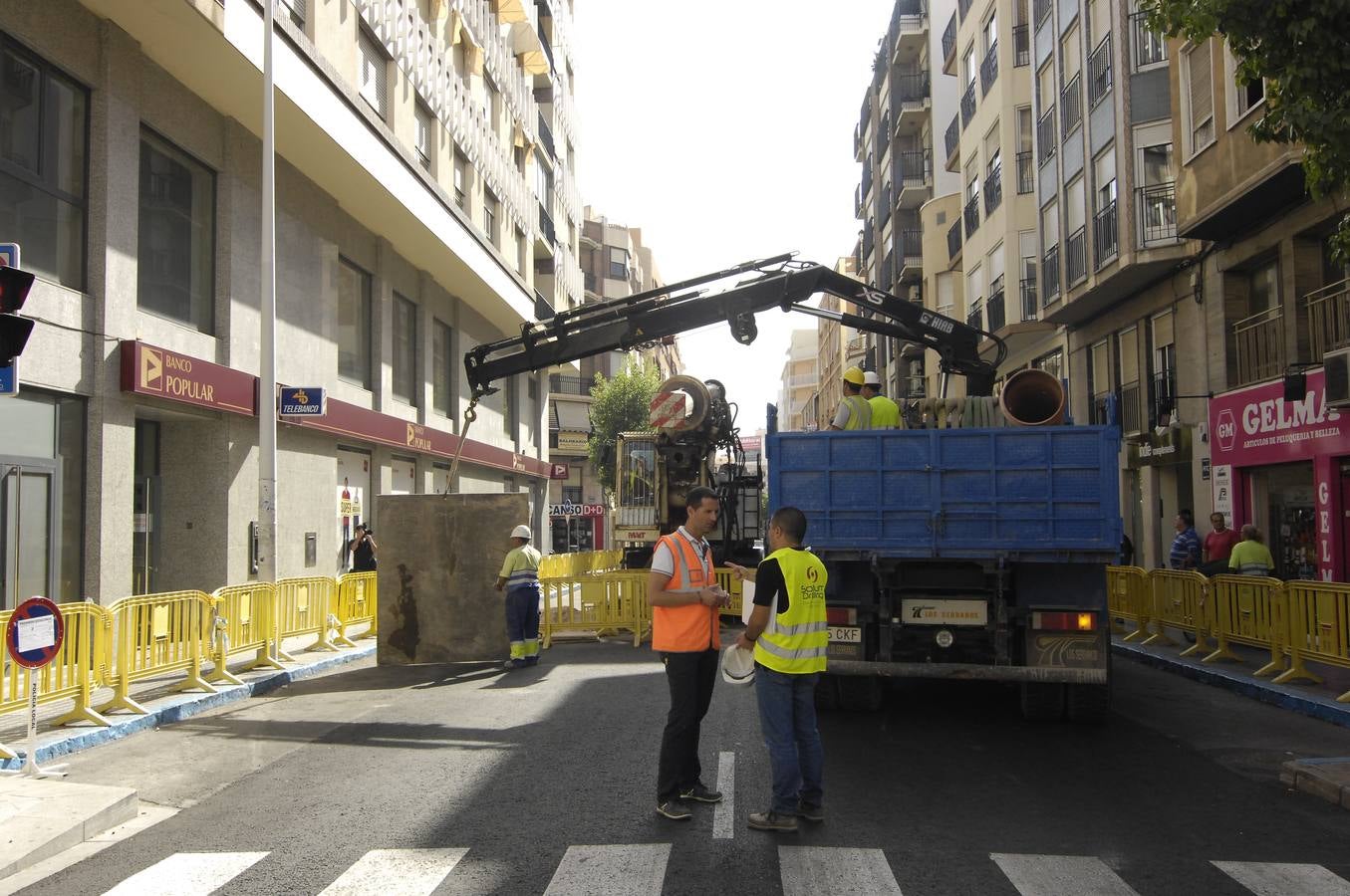 Sellan con hormigón el túnel del Banco Popular de Elche