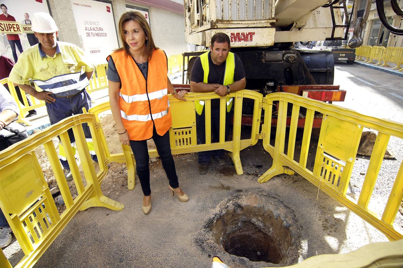 Sellan con hormigón el túnel del Banco Popular de Elche