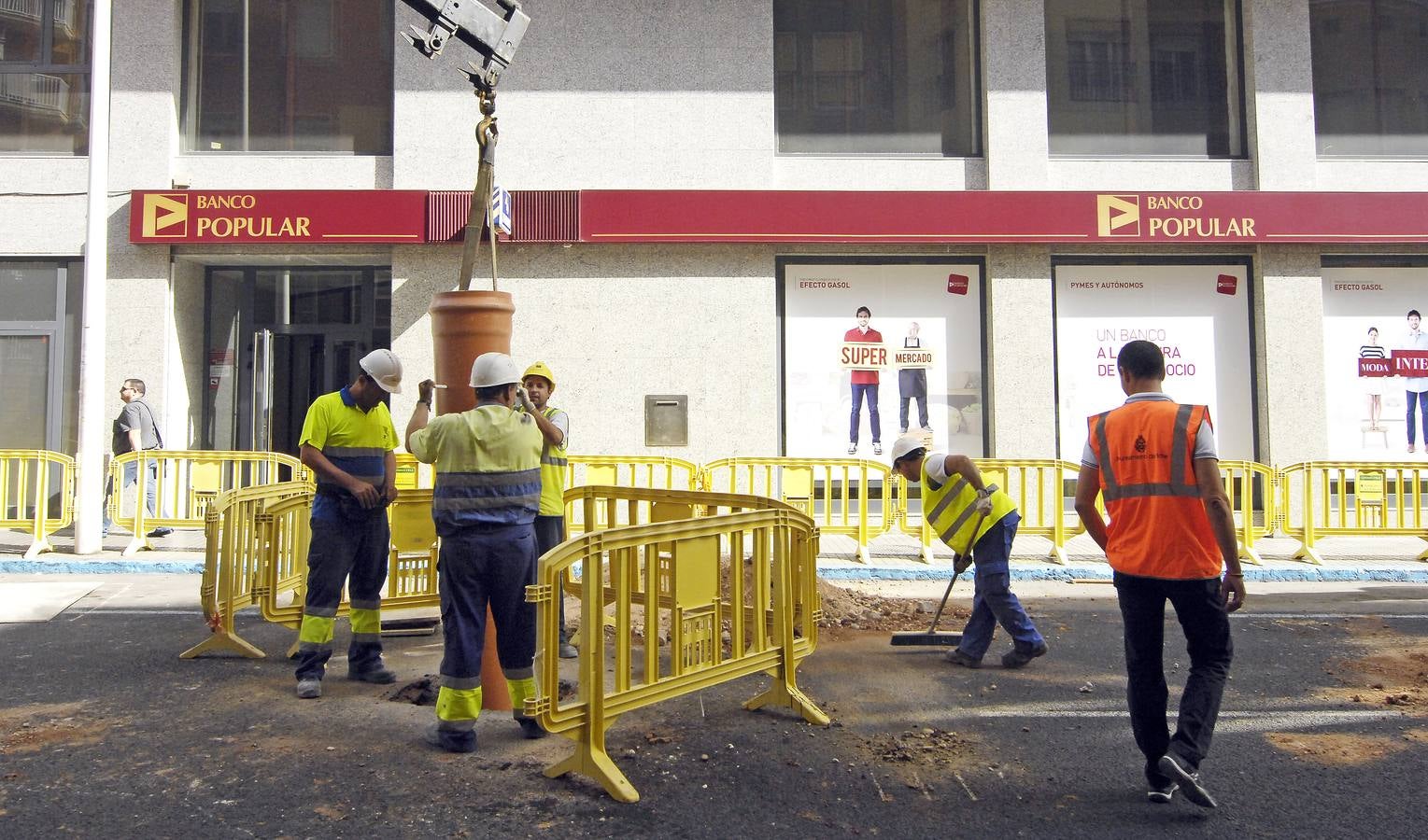 Sellan con hormigón el túnel del Banco Popular de Elche