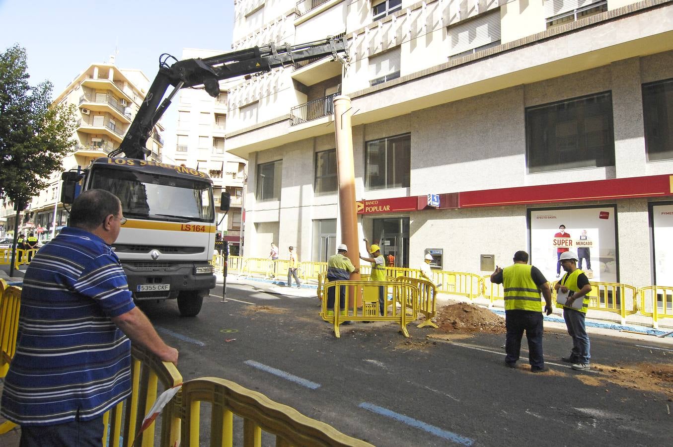 Sellan con hormigón el túnel del Banco Popular de Elche