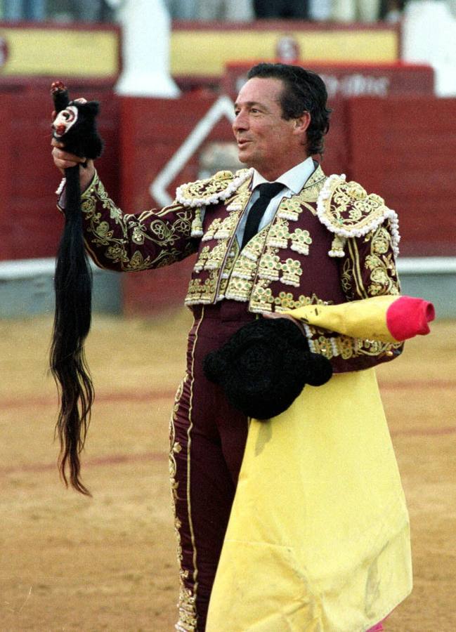 Manzanares se corta la coleta en 2006. 