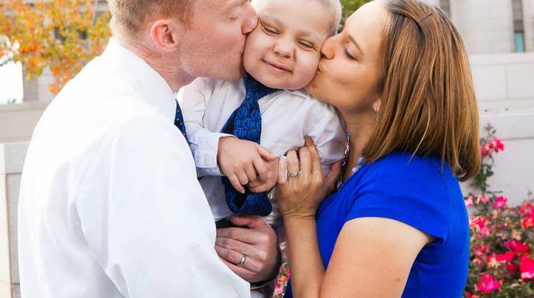 Navidad por adelantado para un niño con leucemia