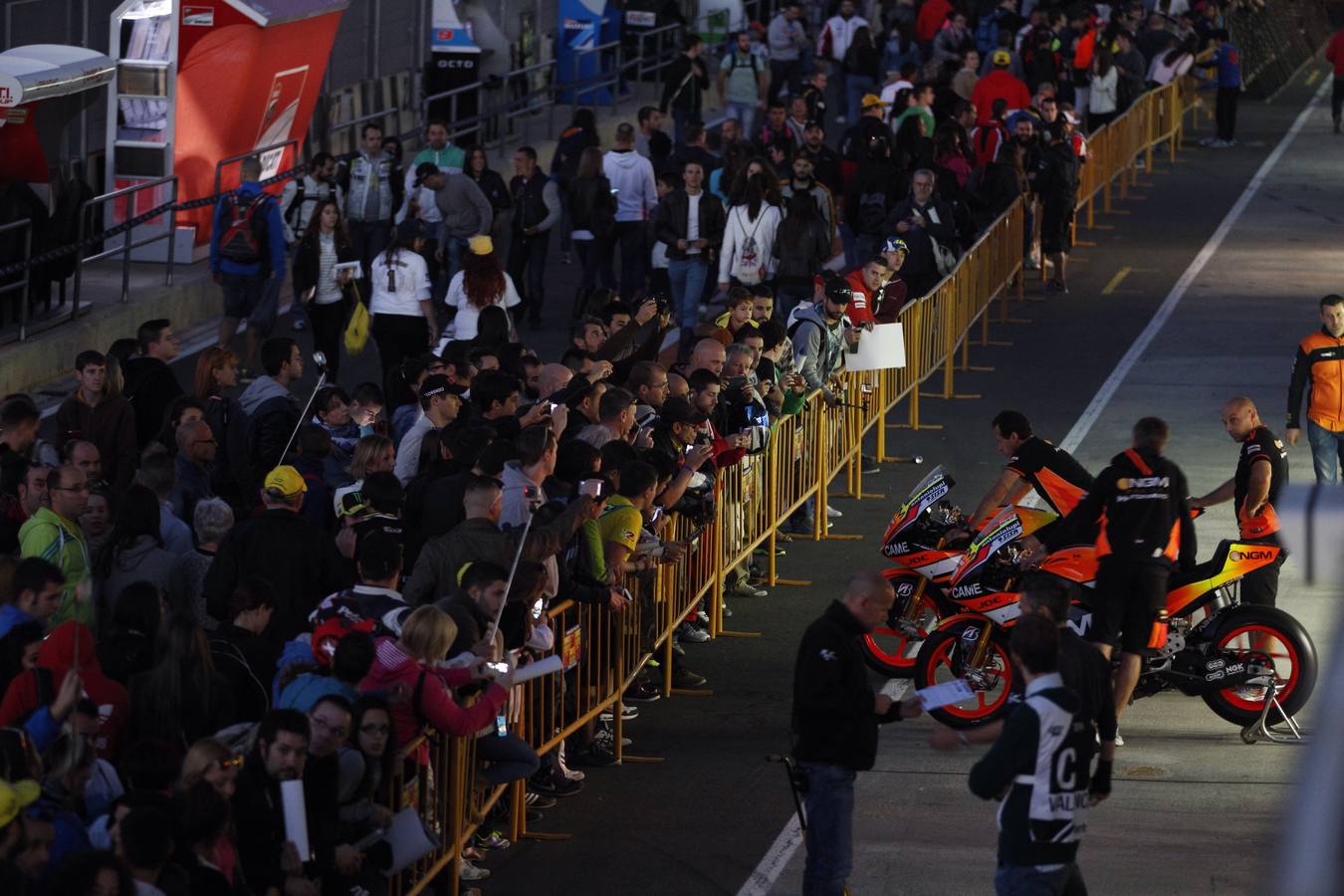 GP de Motociclismo: Los pilotos participan en el &#039;pit-walk&#039;