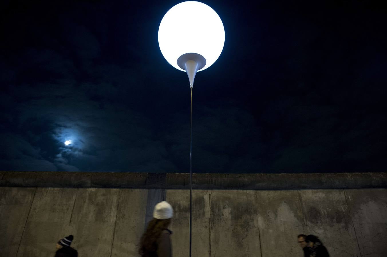 &#039;Lichtgrenze&#039;, el recuerdo del muro se ilumina en Berlín