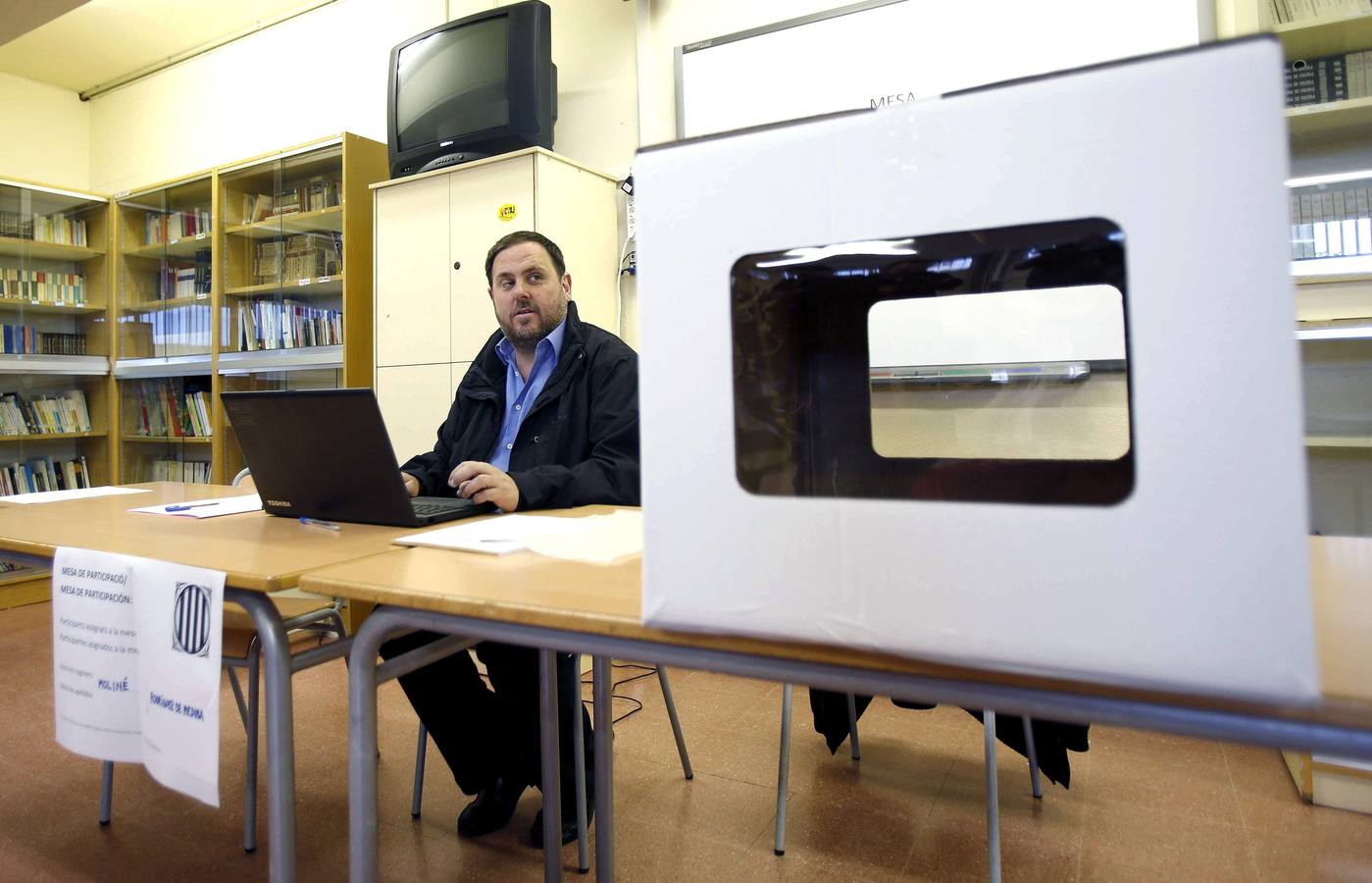 El presidente de Esquerra Republicana de Catalunya (ERC), Oriol Junqueras, preside una de las mesas del Instituto Frederic Mompou de la poblacion de Sant Viçenc dels Horts.