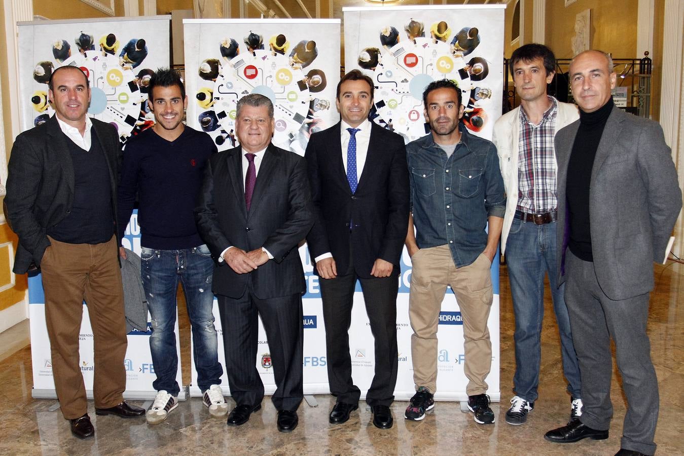 El &#039;photocall&#039; de los VI Premios Web de la provincia de Alicante (I)