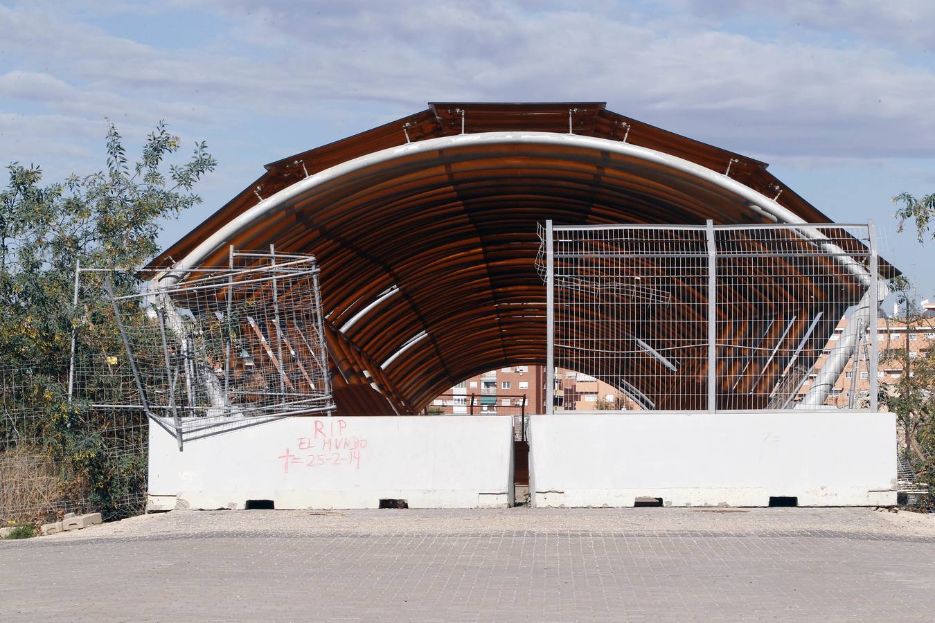 La pasarela de la Fórmula 1 en el Grao, en ruinas