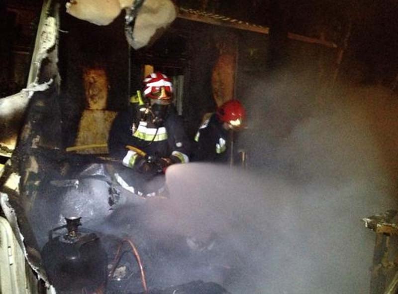 Cortan 8 horas la CV-10 tras chocar un camión contra un panel de señalización