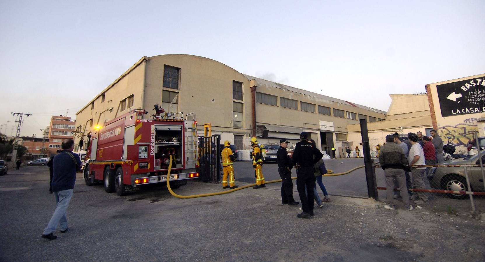 Incendio en una nave junto al Travalón