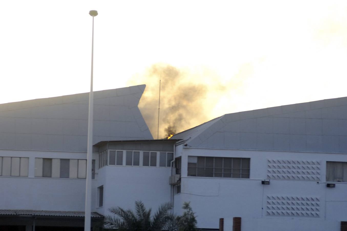 Incendio en una nave junto al Travalón