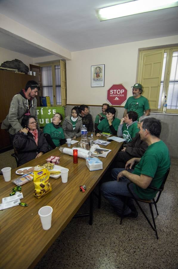 Miembros de la PAH de Elche se encierran dos días