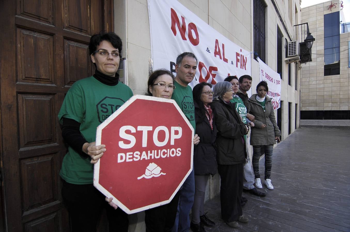 Miembros de la PAH de Elche se encierran dos días