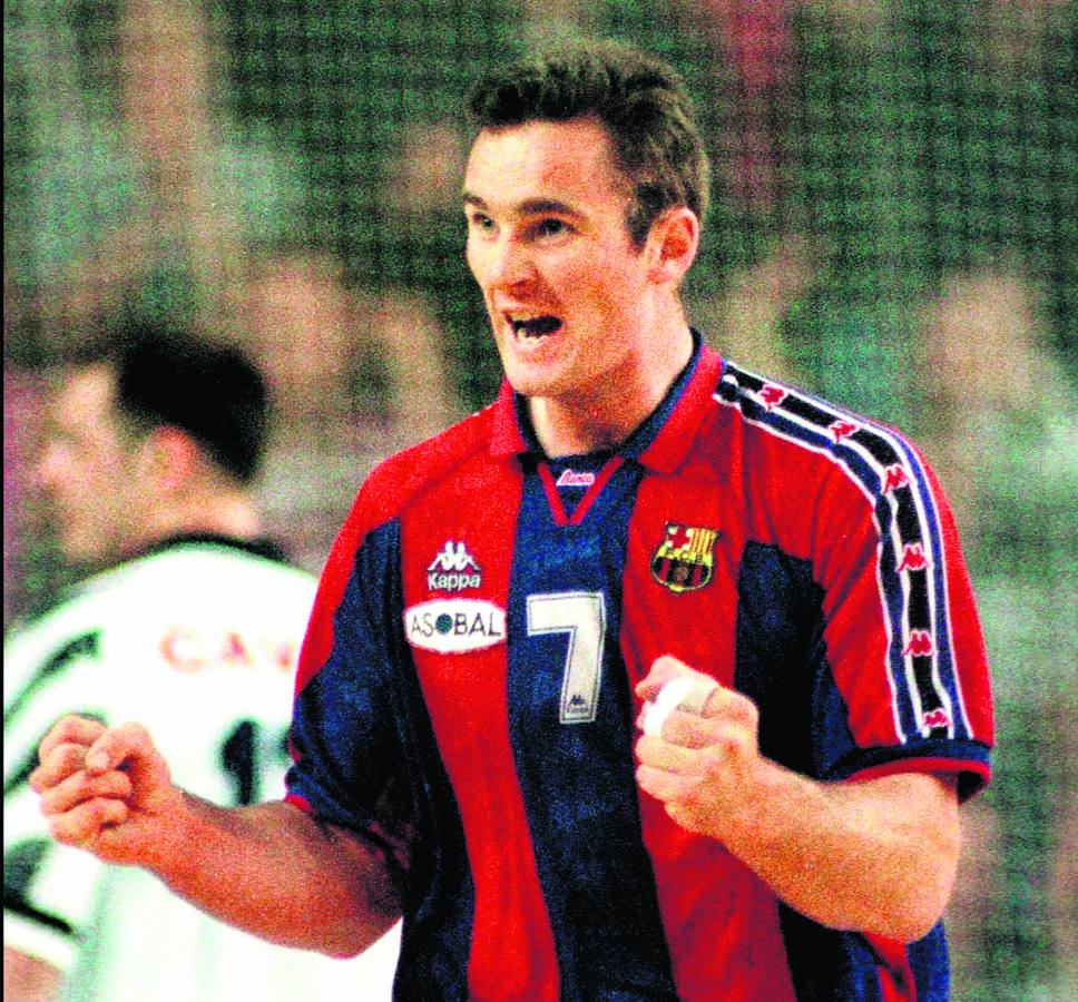 Celebra un gol en la final de la Copa europea de Balonmano en 1997. Fue bronce en Atlanta y Sídney.