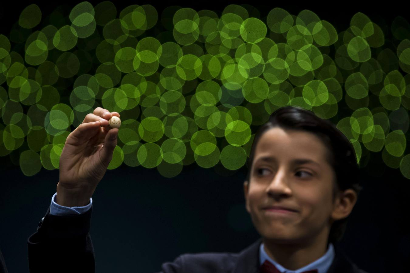 Cantando el número del premio Gordo. Janna Flores Villavicencio (premio) e Ismael Rastrelli Mekeberch (número), cantando el Gordo.