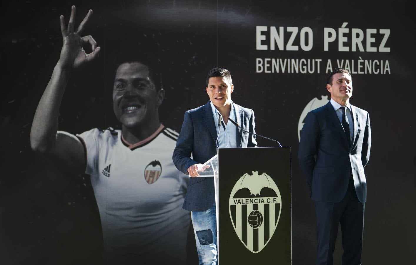 La presentación de Enzo Pérez en imágenes