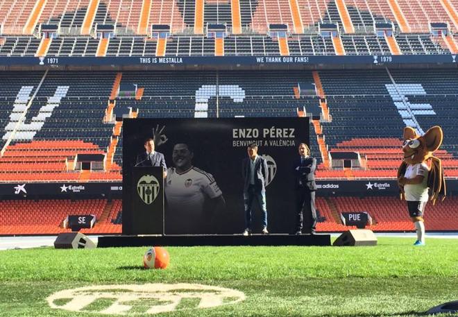 La presentación de Enzo Pérez en imágenes