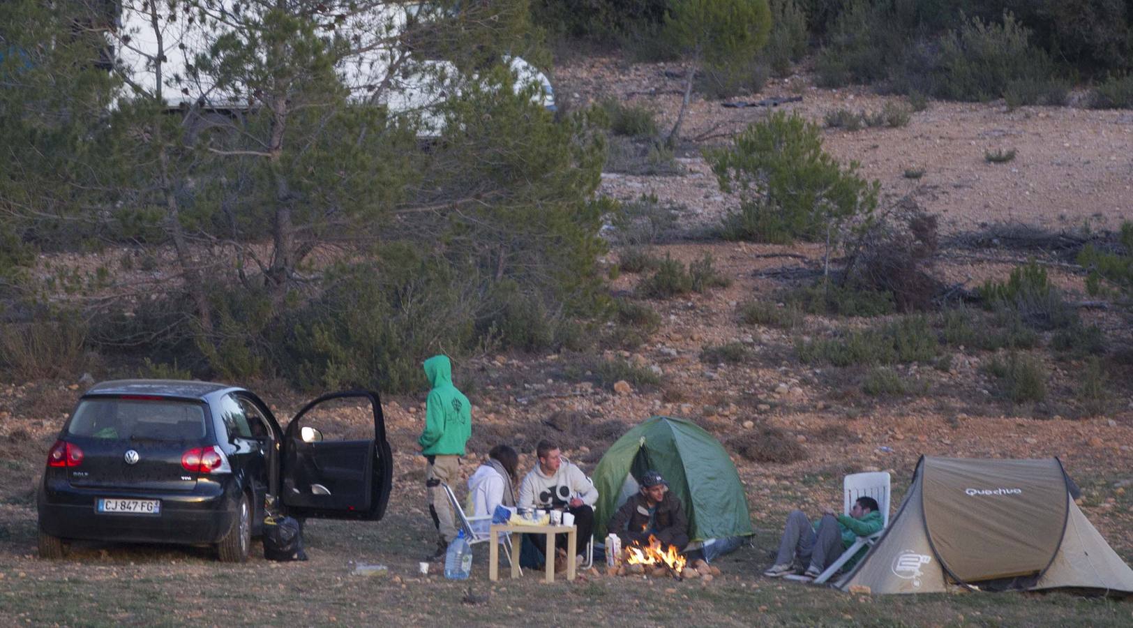 Una &#039;rave&#039; ocupa el aeródromo de Benagéber desde Nochevieja