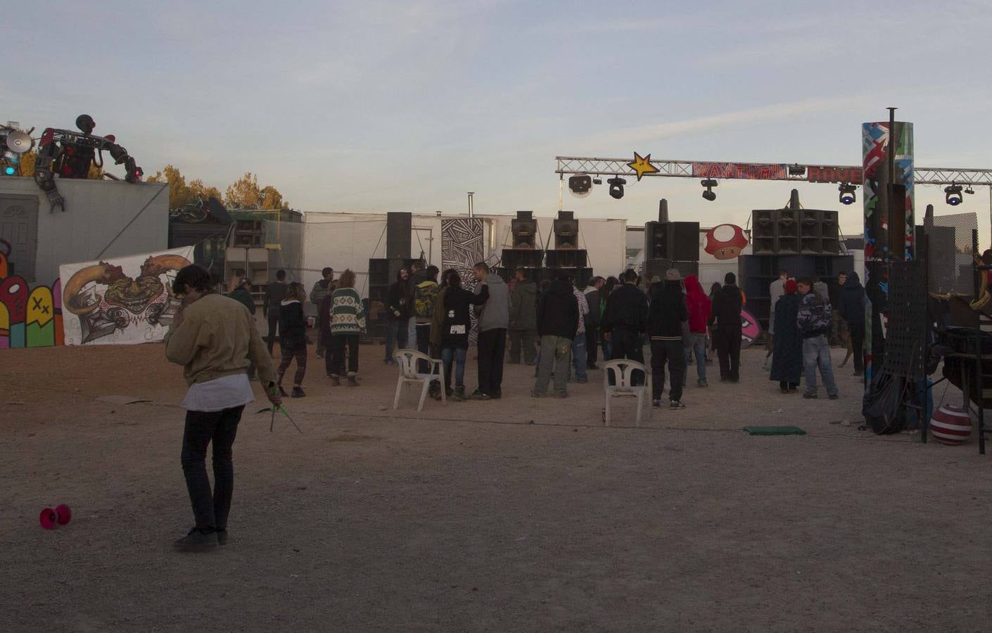 Una &#039;rave&#039; ocupa el aeródromo de Benagéber desde Nochevieja