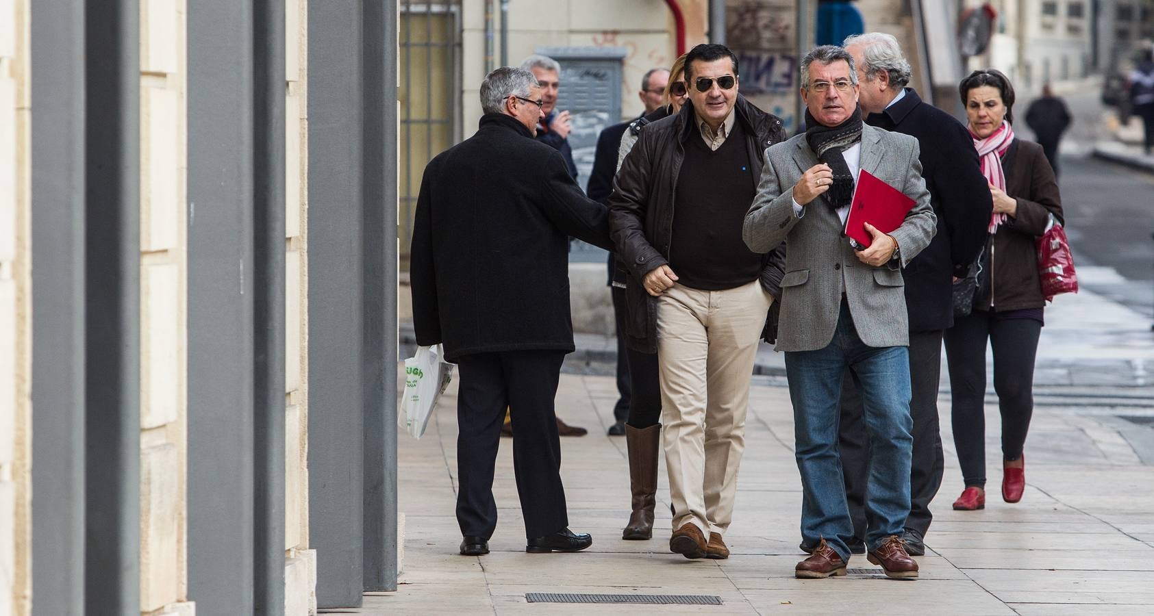 Minuto de silencio en el Ayuntamiento de Alicante por las víctimas en &#039;Charlie Hebdo&#039;