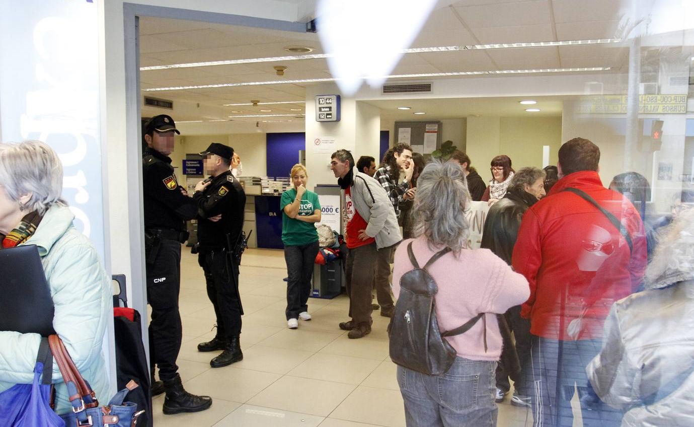 Protestas ante un desahucio en Alicante