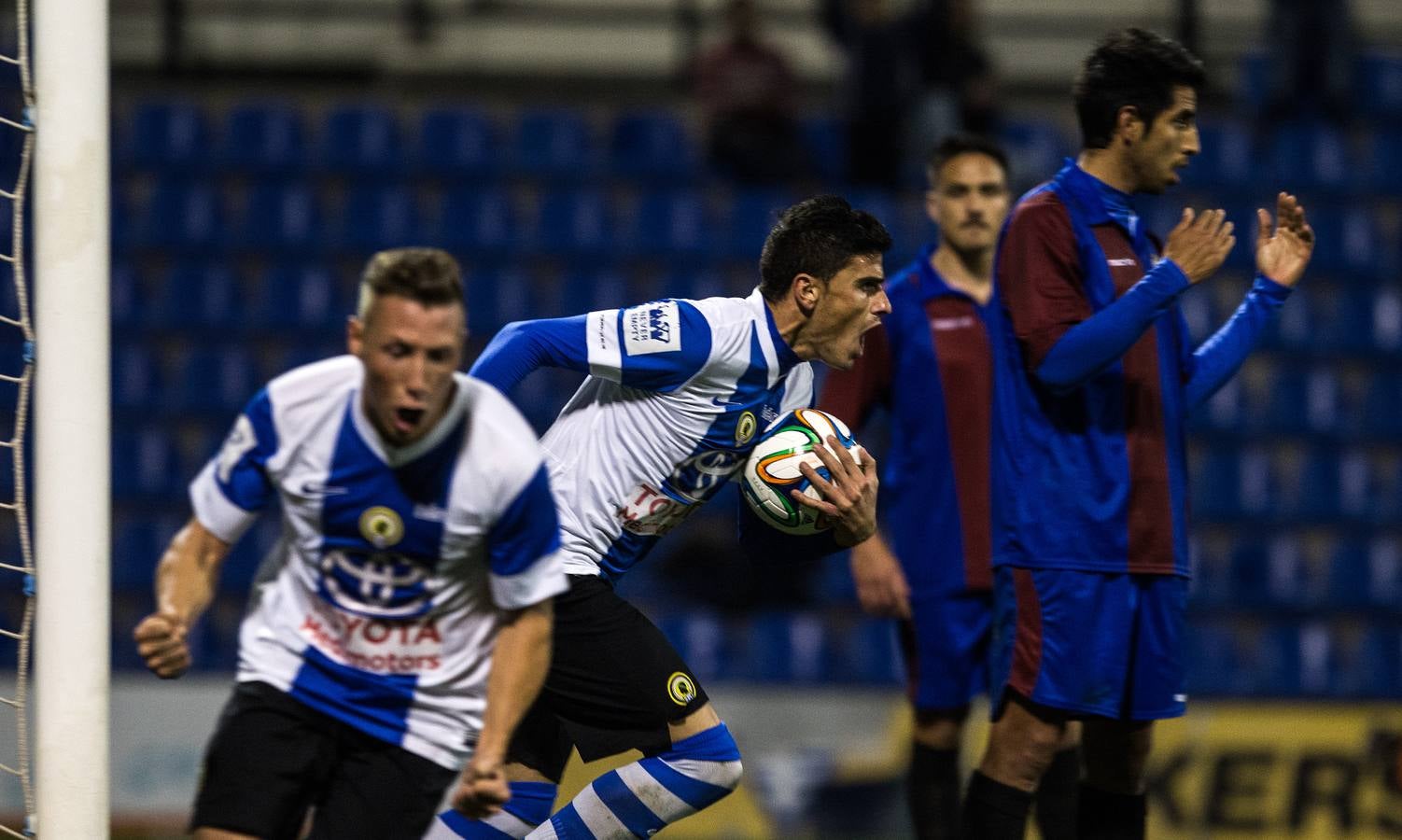 El Eldense complica a Pacheta