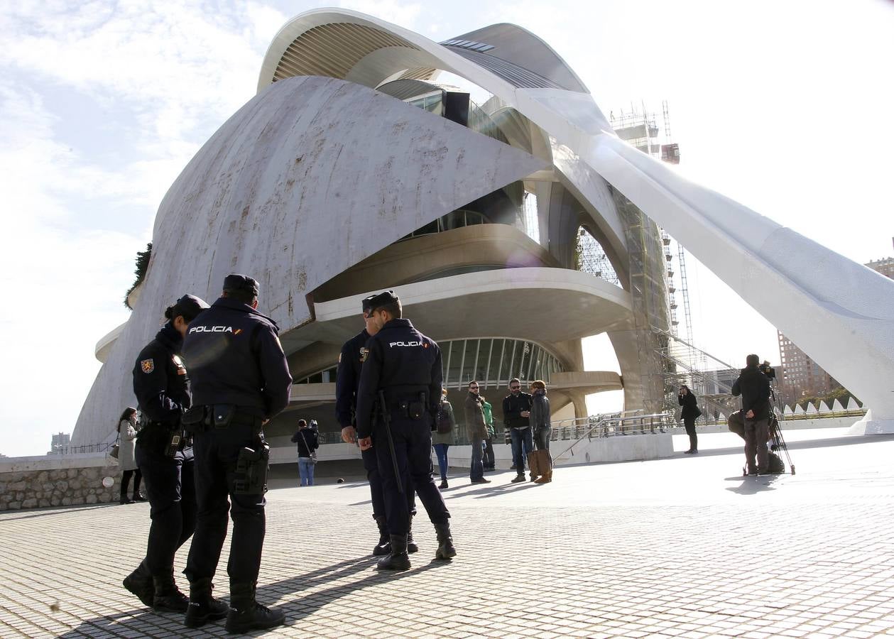 La policía en el Palau de les Arts