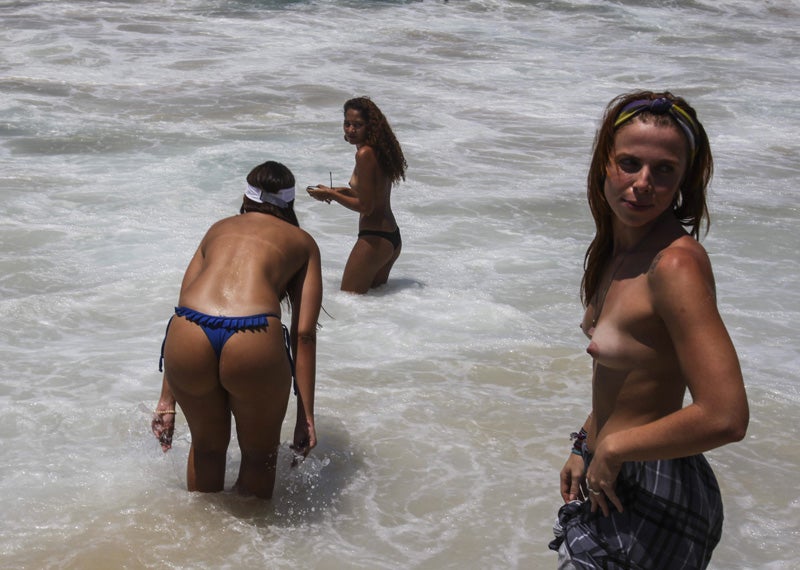 Las mujeres de Río de Janeiro reivindican el derecho al topless