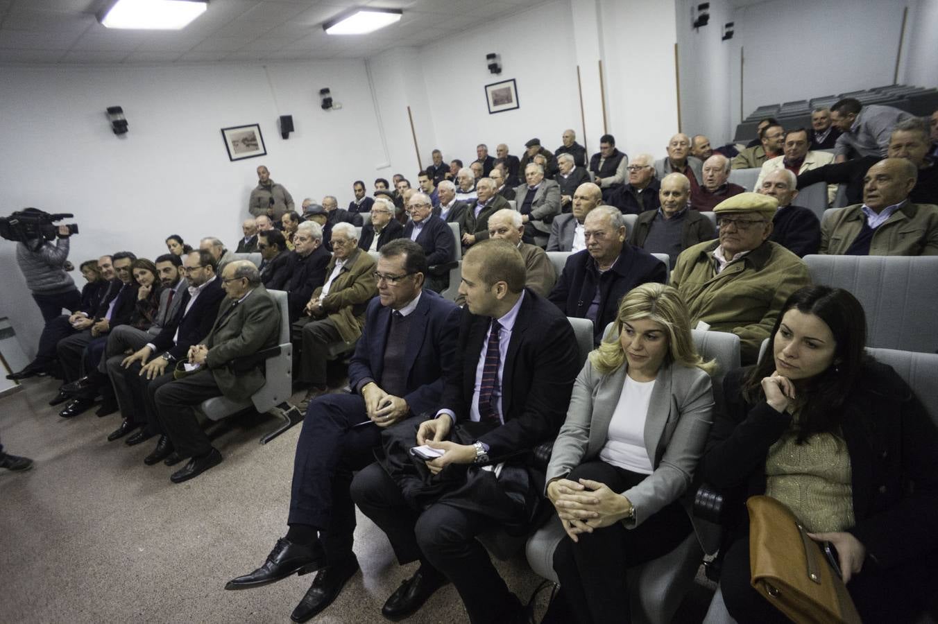 Císcar visita el Juzgado de Aguas de Orihuela