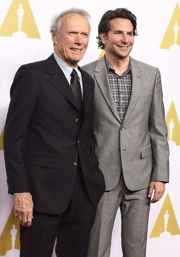 Clint Eastwood y Bradley Cooper, director y protagonista de 'El francotirador'.