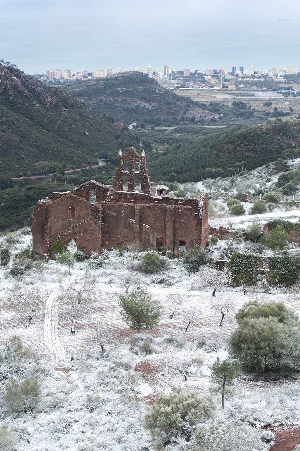 Nieve en el parque natural del Dessert de Les Palmes. 