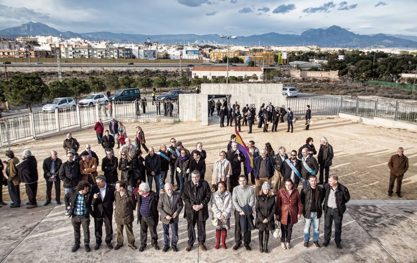 La procesión cívica de Villafranqueza recuerda a los Mártires de la Libertad