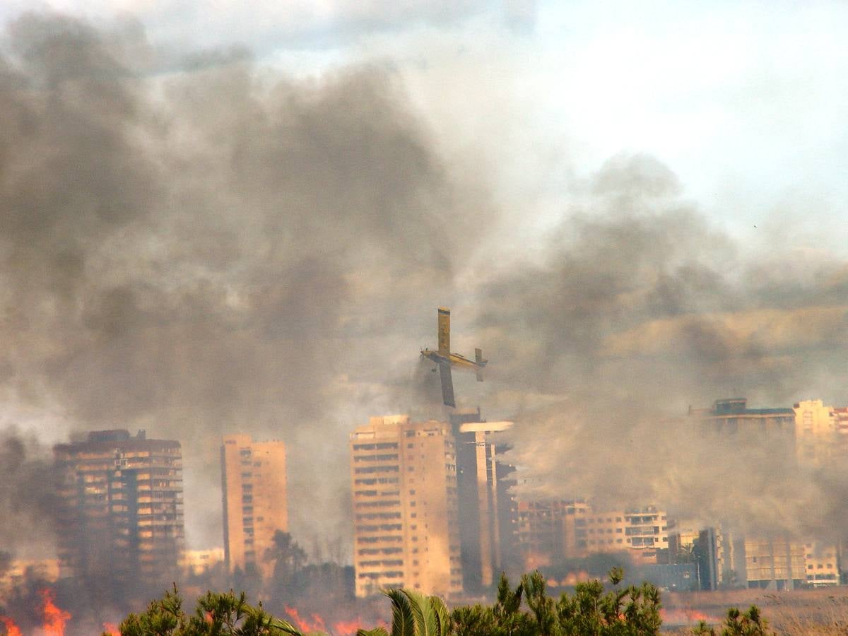 Fotos del incendio en Massalfassar, junto al centro comercial El Manar