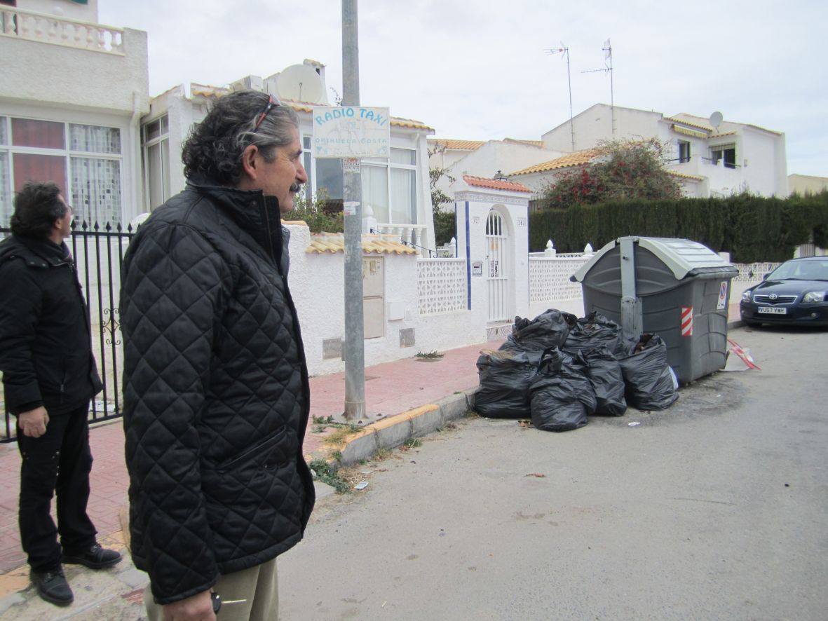 Acumulación de basuras en urbanizaciones de Orihuela