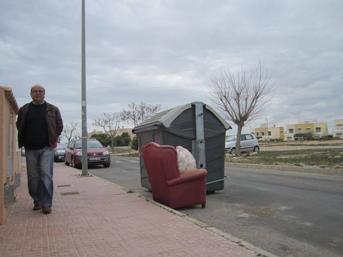 Acumulación de basuras en urbanizaciones de Orihuela