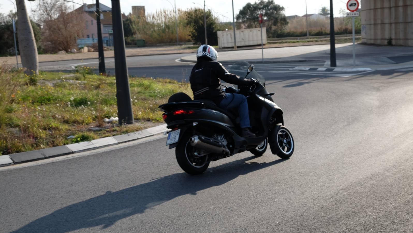 El primer scooter tres ruedas del mercado retorna más fuerte que nunca.