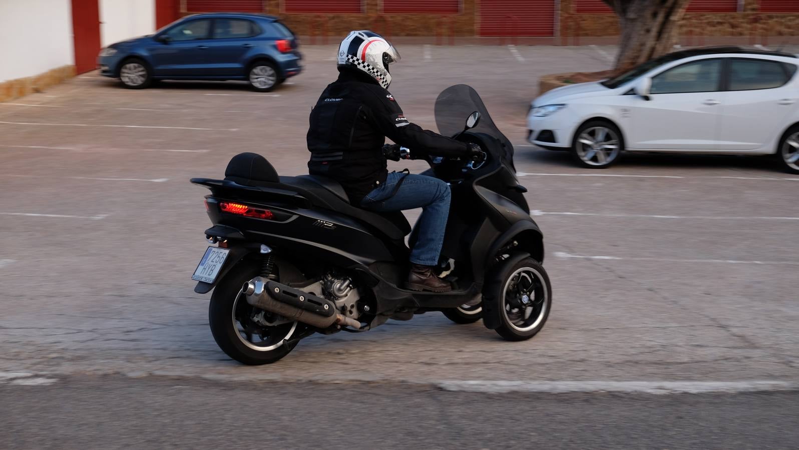 El primer scooter tres ruedas del mercado retorna más fuerte que nunca.